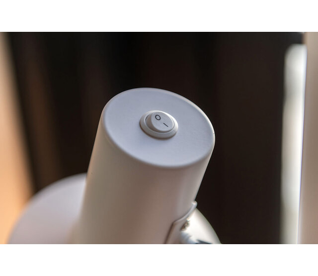 LED Stehleuchte Twinkle, E27-Fassung (Leuchtmittel separat erhältlich), max. 60W, Stahl, mit Schaltern auf den Reflektoren, 28×28×150cm – verfügbar in Weiß, Schwarz und Schwarz/Gold