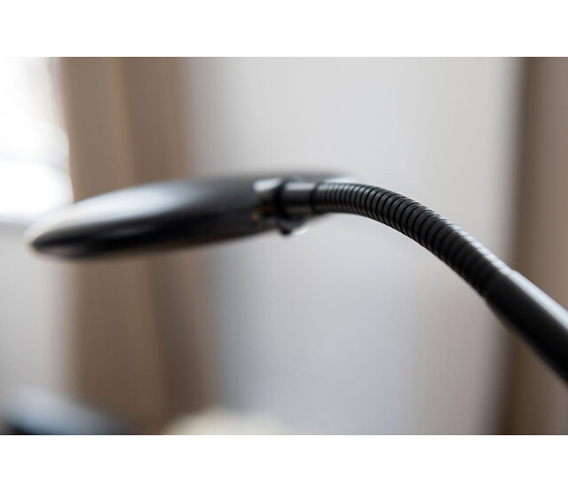 LED Stehleuchte UFO mit integriertem LED-Modul – 6,3W, 2700K, dimmbar, flexibler Arm, in Mat Stahl oder Schwarz