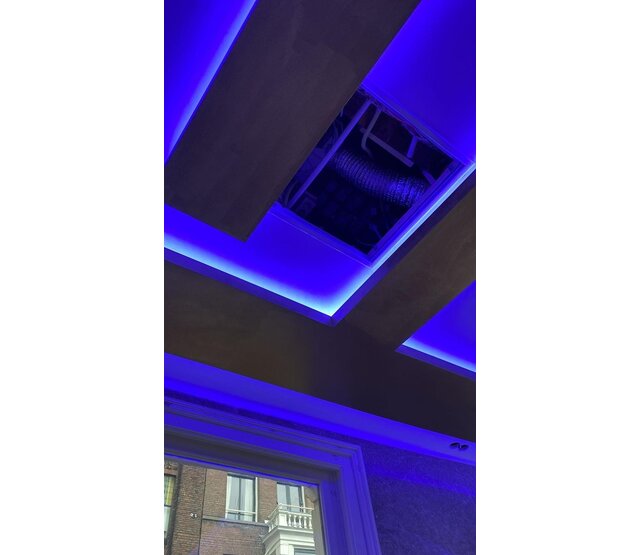 Schmaler RGBWW LED-Streifen, 24 V, 8 mm, 5 Meter