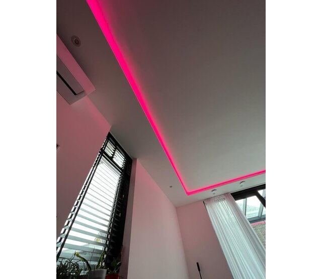Schmaler RGBWW LED-Streifen, 24 V, 8 mm, 5 Meter
