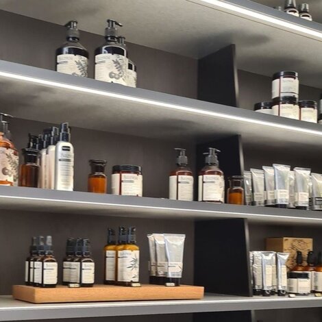 Den Haag Ladenbau Regale Licht