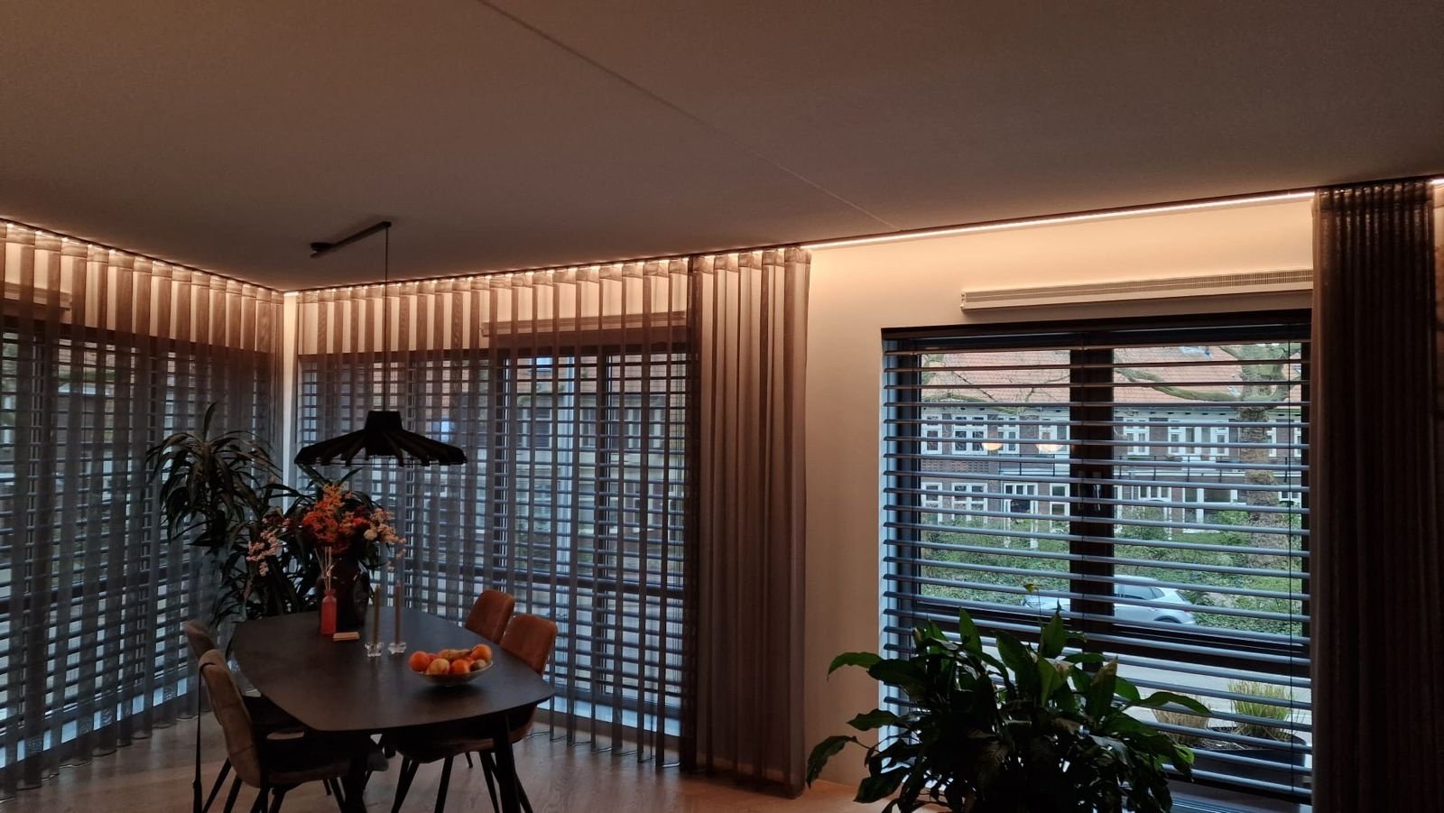 Wohnungsdeckenbeleuchtung mit professioneller LED-Beleuchtung und klaren Lichtlinien