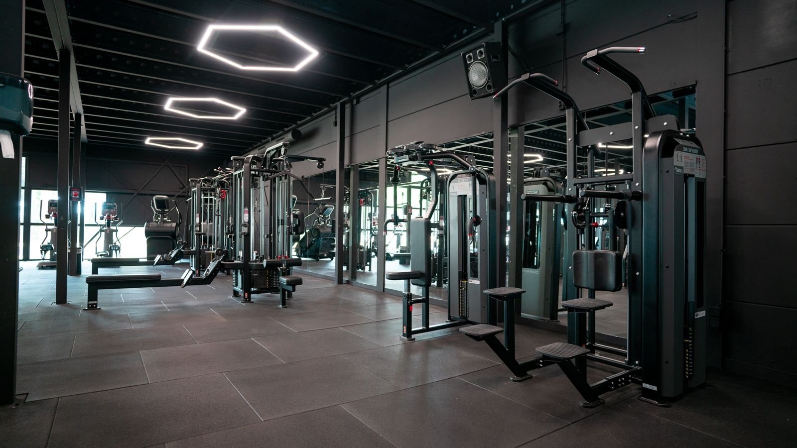 Fitnessstudio Star City Lelystad mit stimmungsvoller LED-Lösung und hochwertiger Ausstrahlung