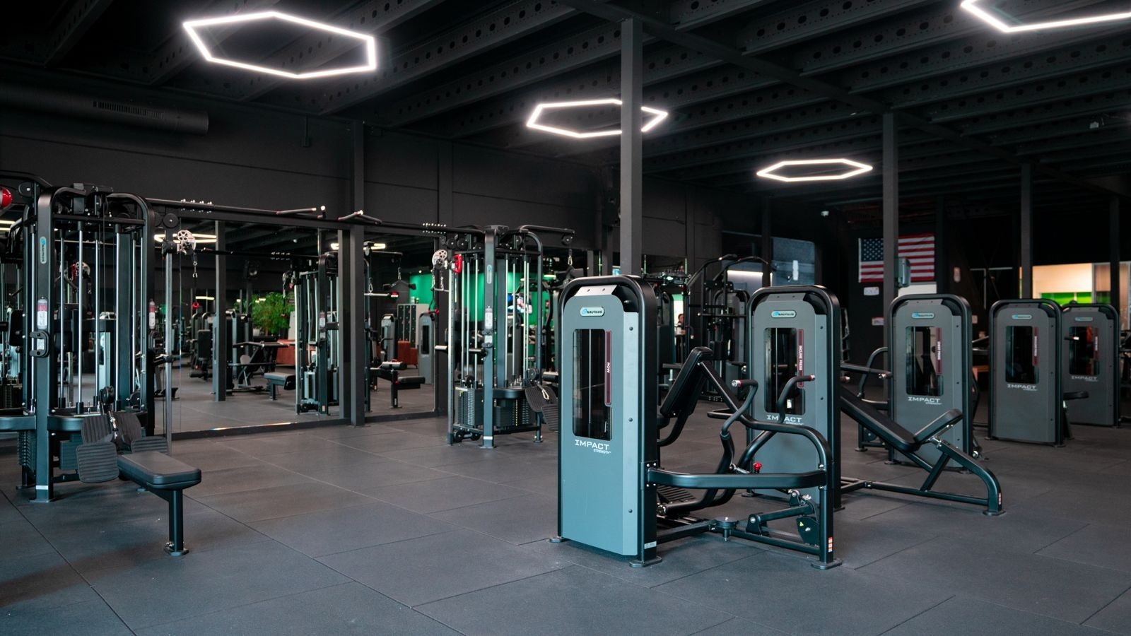 Detailansicht von Fitnessstudio Star City Lelystad mit moderner Lichtintegration