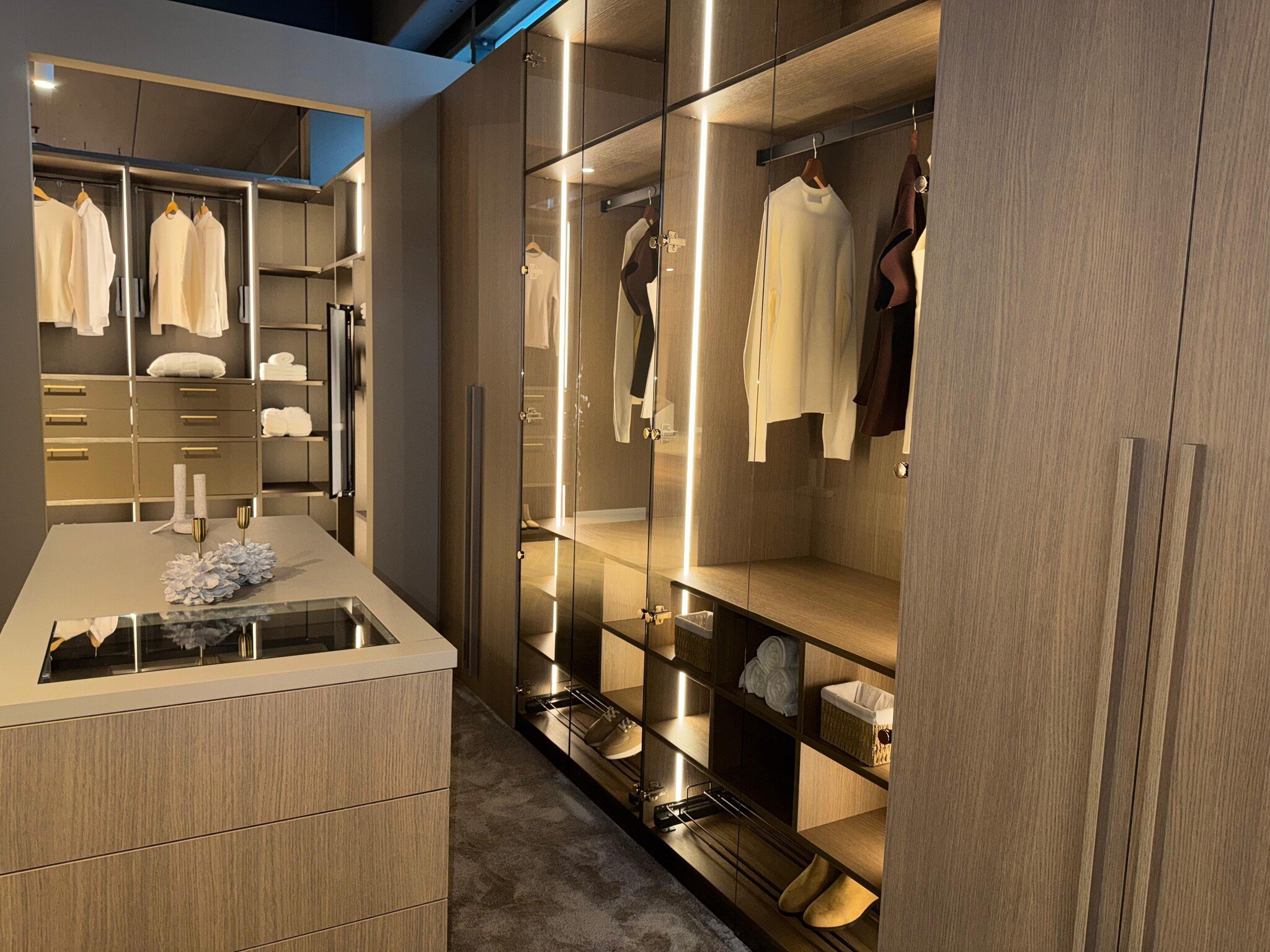 Wohnraumgestaltung zu Hause Zaanstad mit stimmungsvoller LED-Lösung und hochwertiger Ausstrahlung