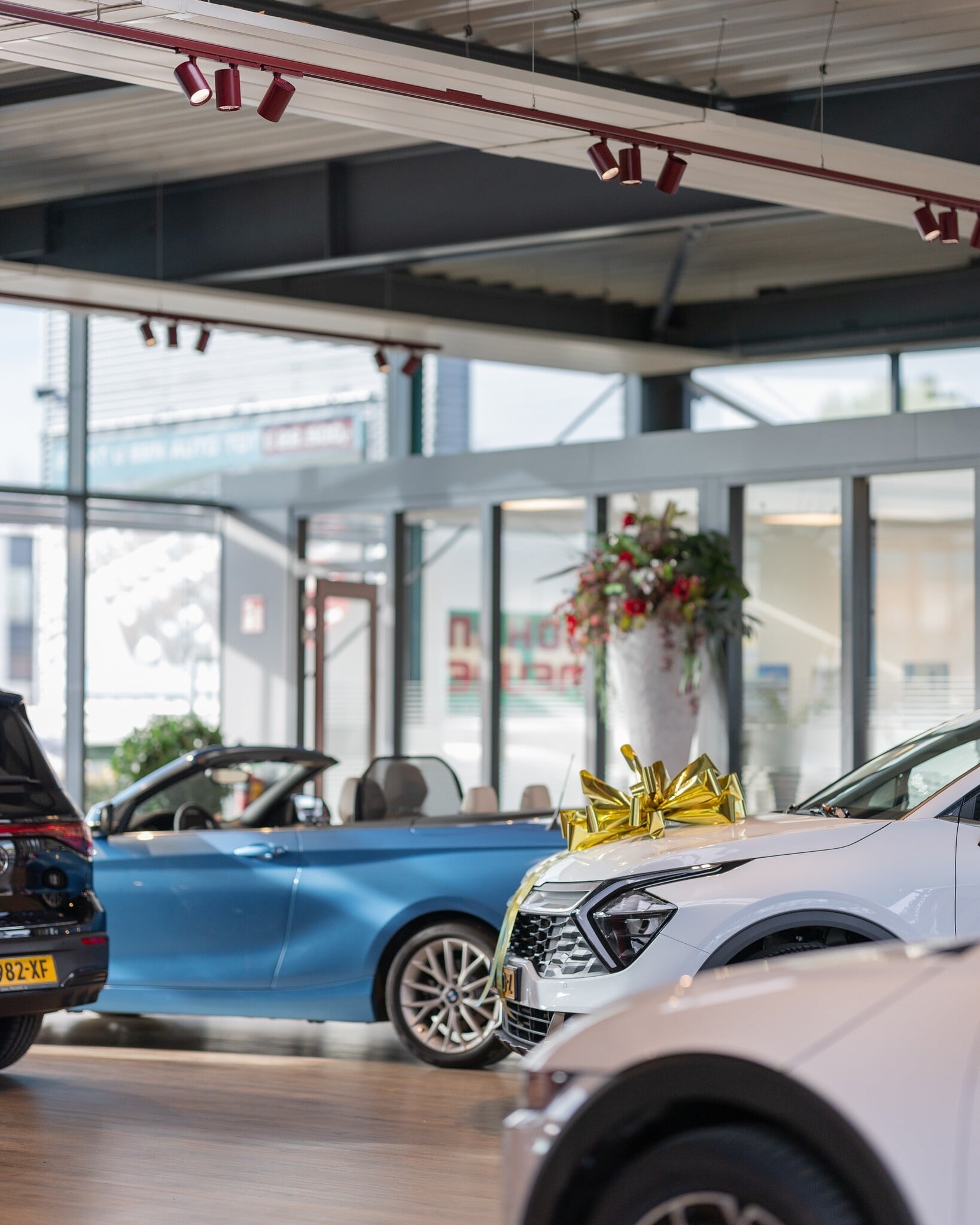 Autohaus Johan Meure Purmerend mit professioneller LED-Beleuchtung und klaren Lichtlinien
