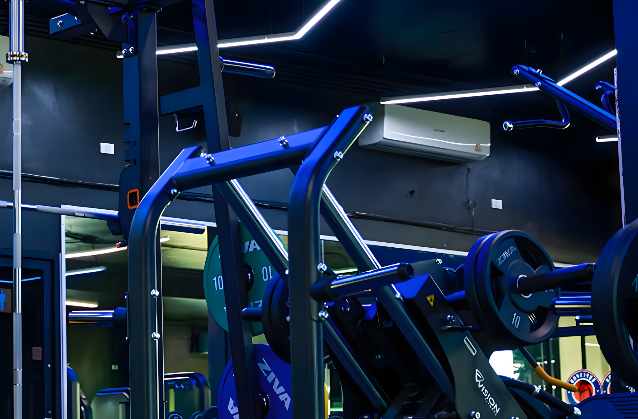 Superpro Fitnessstudio Koh Samui Thailand mit professioneller LED-Beleuchtung und klaren Lichtlinien