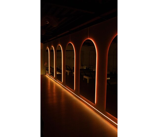 Schwarzes LED-Aluminiumprofil mit halbrunder Opal-Abdeckung, 200 cm, 20 mm x 3,3 mm, für LED-Streifen, F12ZWART, hochwertige Lichtstreuung, ideal für indirekte Beleuchtung