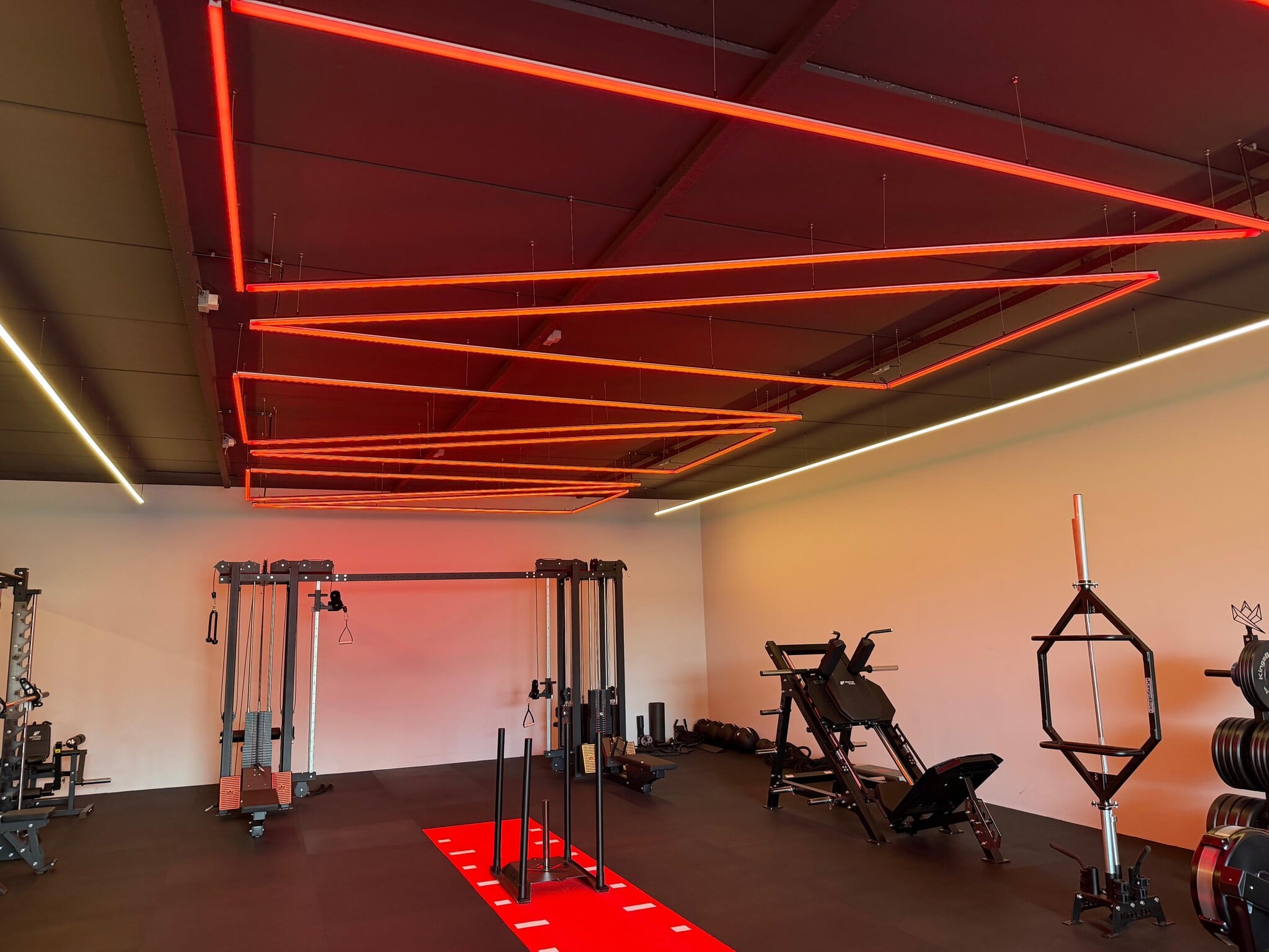 RGBCCT LED Beleuchtung PT Studio NXT FIT Purmerend mit professioneller LED-Beleuchtung und klaren Lichtlinien