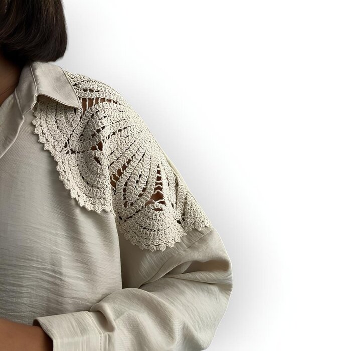 Seleste Blouse | Borduursels -Asymmetrisch Design