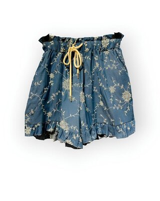Embroidered Charm | Dames Short – Denim look