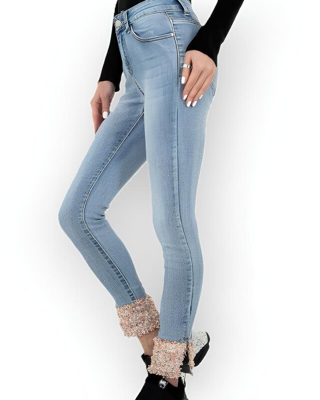 Skinny jeans met pastel details - parelstuds