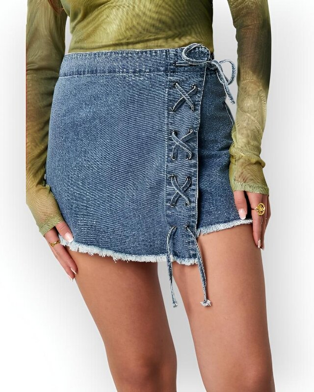 Lexi – Korte Denim Skort - Ruwe Zoom en Vetersluiting
