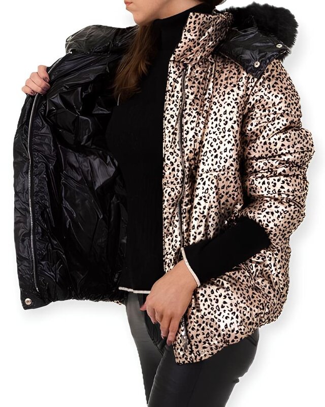 Lana – Luxe Goudkleurige Jas met Zwarte Fluwelen Panterprint