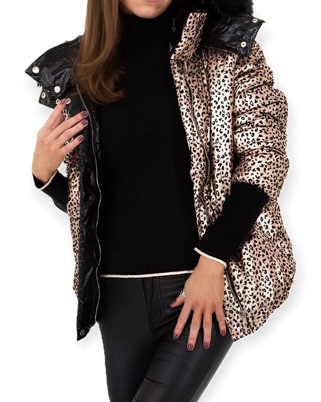 Lana – Luxe Goudkleurige Jas met Zwarte Fluwelen Panterprint