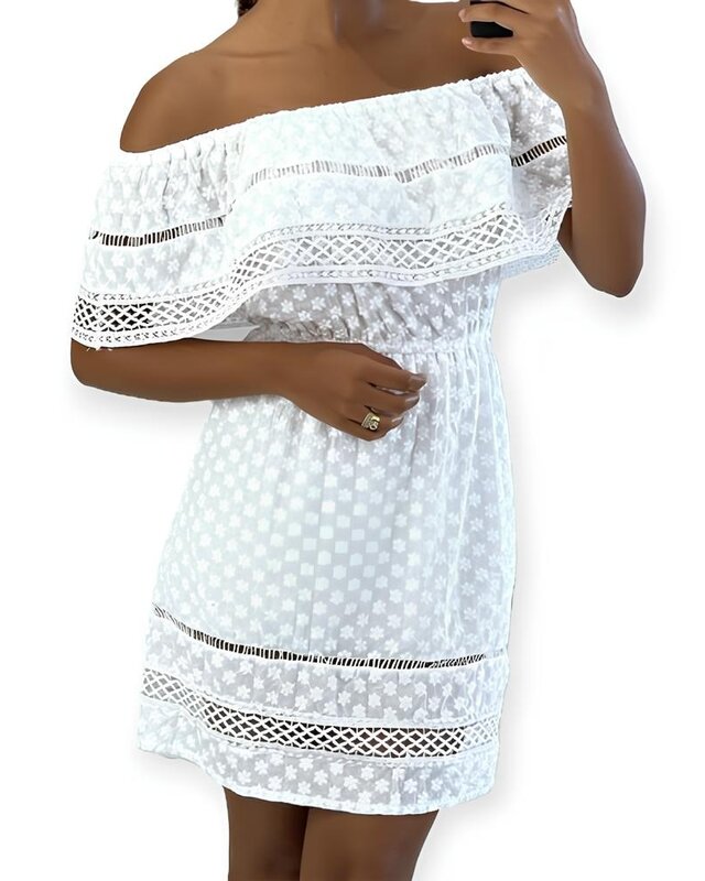 Jolie – Witte Katoenen Jurk - Opengewerkt Borduurwerk Off-Shoulder Ruffle Rand