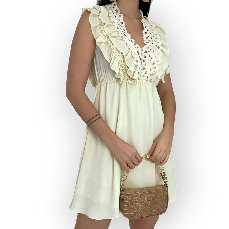 Diva – Elegante Beige Skaterjurk met Borduurwerk, Rouches en Elastische Taille