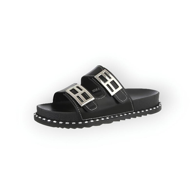 Reva – Stoere Zomerslippers in Zwart met Zilveren Gespen en Rondom Studdetails