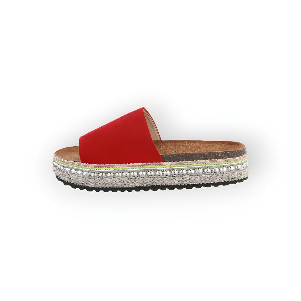 Suri – Suedine Slippers in Rood met Studdetails en Comfortabele Pasvorm