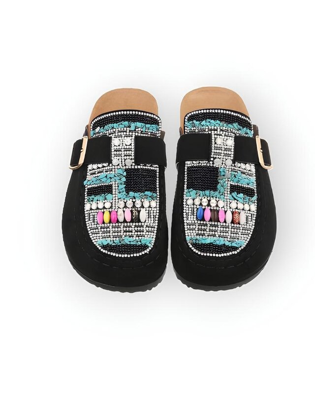 Liora – Suedine Instappers in Zwart of Camel met Glanzende Steentjes, Kralen en Decoratieve Gesp