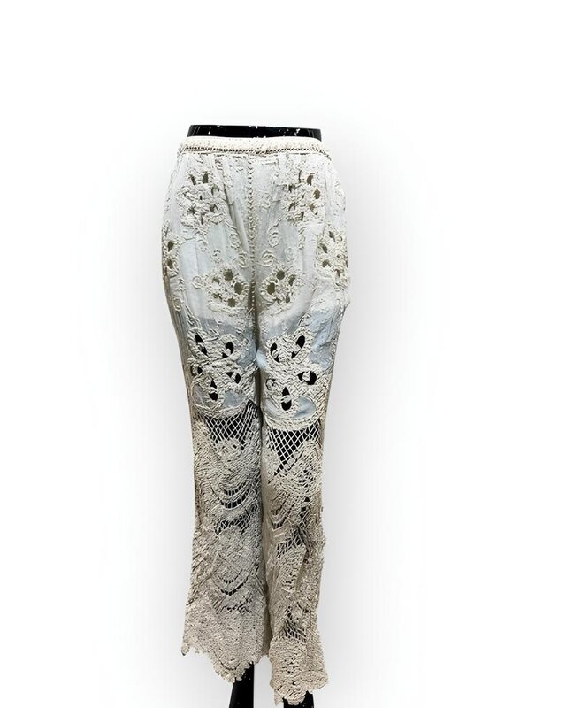 Inara – Elegante Broderie Dames Broek - Bloemen Design