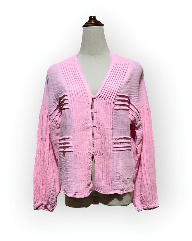 Faye – Geplooide Dames Blouse met Knoopsluiting en Elastische Mouwrand