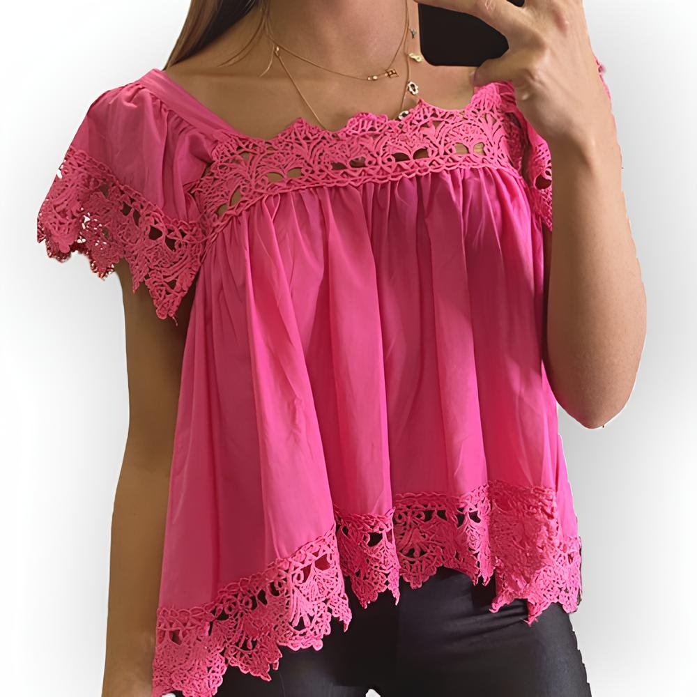 Liora – Katoenen Top met Gehaakte Afwerking en Open Rugdetail