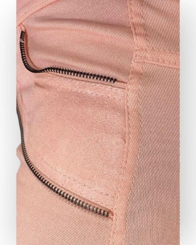 Ivany – Roze Slimfit Broek met Suède Accenten en Ritssluiting