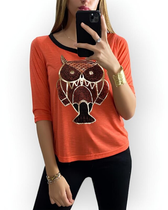 Lia – Rood Shirt Met Uilenprint, Goudaccenten - Zwarte Strik