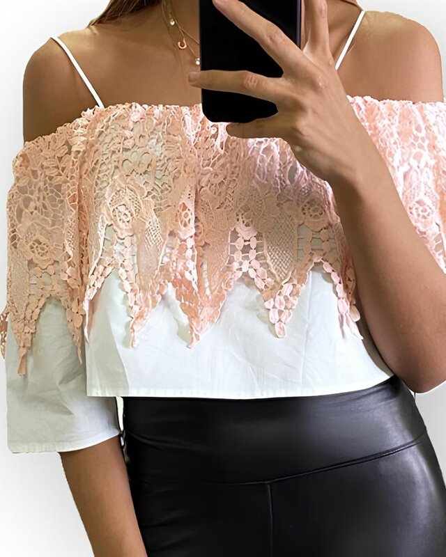 Romy – Witte Crop Top met Boothals, Spaghettibandjes - Kanten Broderie