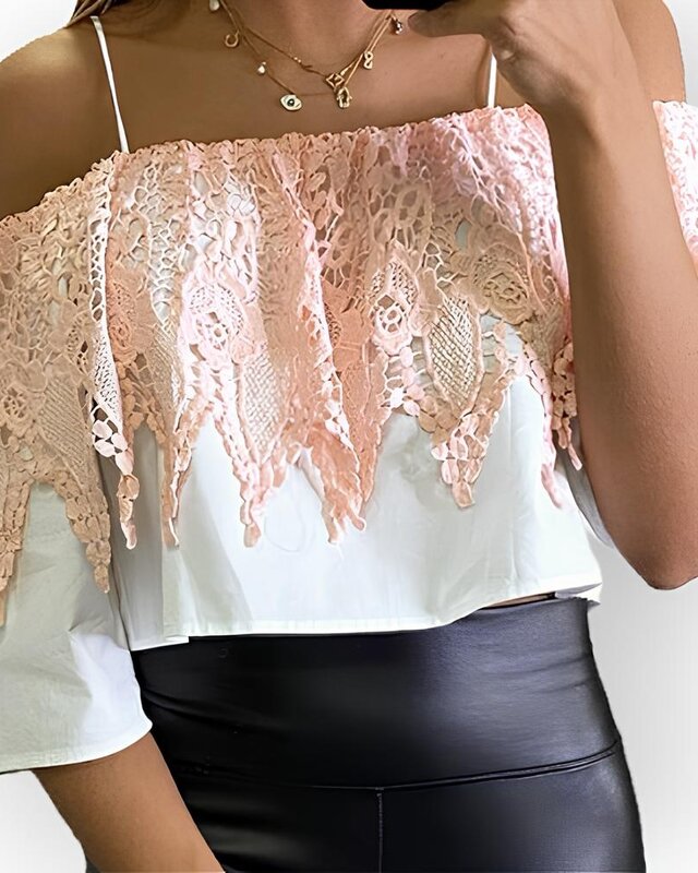 Romy – Witte Crop Top met Boothals, Spaghettibandjes - Kanten Broderie