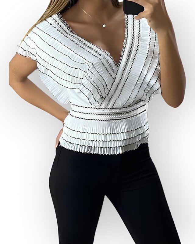 Dina – Witte Croptop - V-hals en Zwarte Randjes