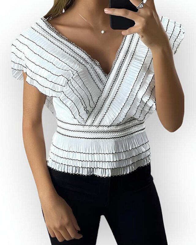 Dina – Witte Croptop - V-hals en Zwarte Randjes