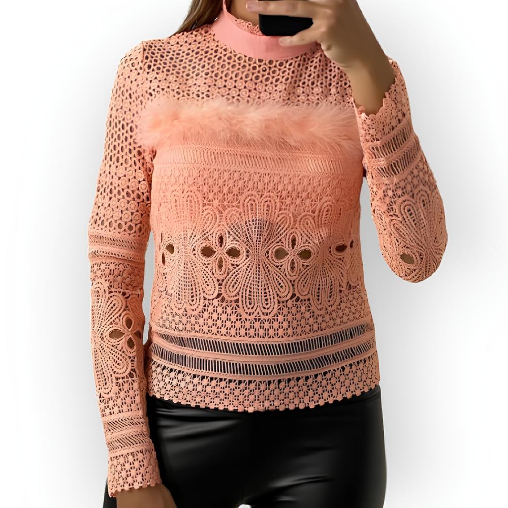 Niva – Roze Broderie Top met Lange Mouwen, Gevoerd Buste en Imitatie Verenrand