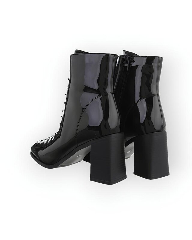 Nina – Glanzende Enkellaarsjes van Imitatie Lakleer