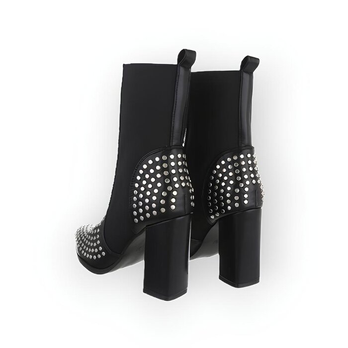 Sondra – Zwarte Enkelboots - Imitatieleer met Zilverkleurige Studs