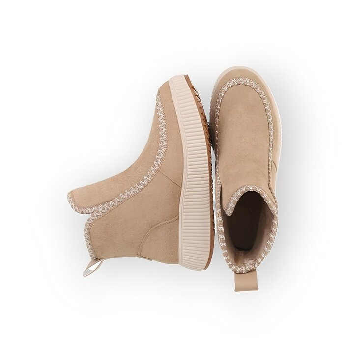 Seleste – Suedine Enkelboots met Contrasterend Sierstiksel en Luxe Afwerking