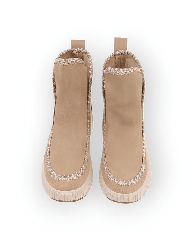 Seleste – Suedine Enkelboots met Contrasterend Sierstiksel en Luxe Afwerking