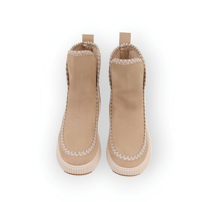 Seleste – Suedine Enkelboots met Contrasterend Sierstiksel en Luxe Afwerking