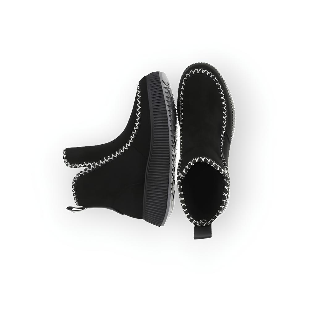 Seleste – Suedine Enkelboots met Contrasterend Sierstiksel en Luxe Afwerking