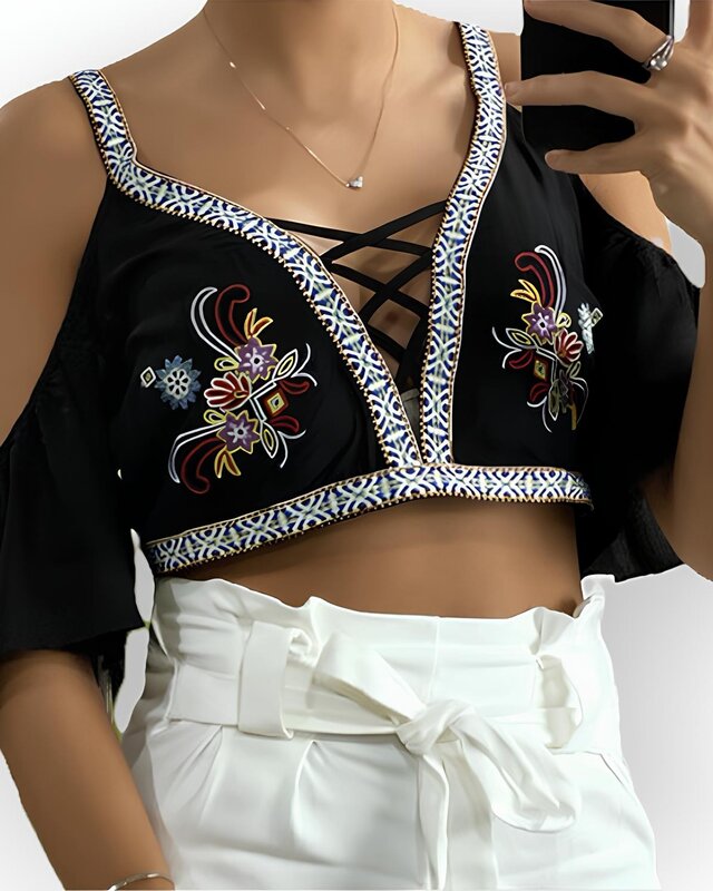 Flora – Off-Shoulder Top met Geborduurde Bloemen en Open Rug