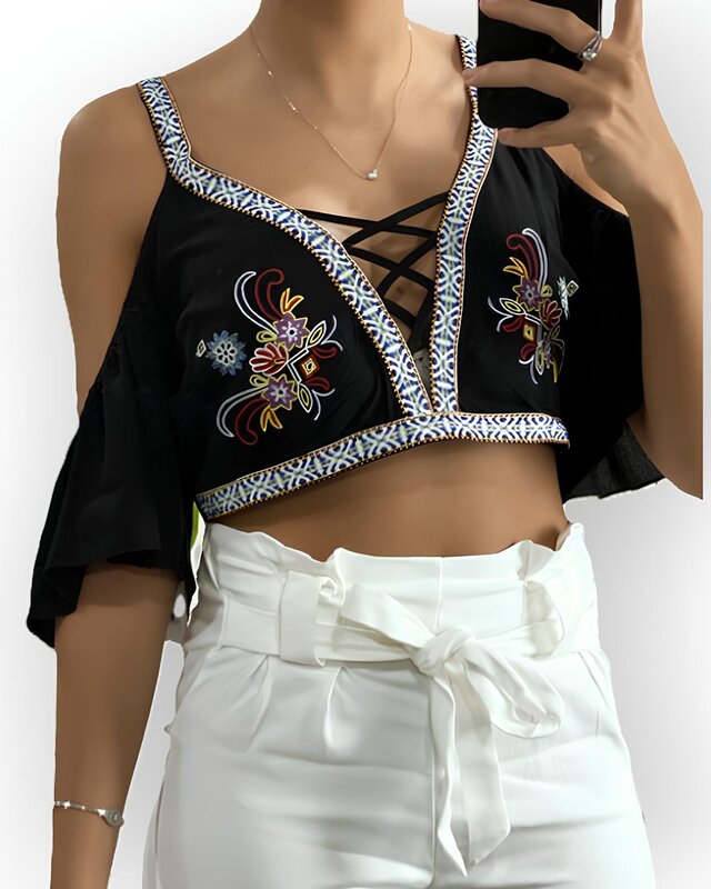 Flora – Off-Shoulder Top met Geborduurde Bloemen en Open Rug