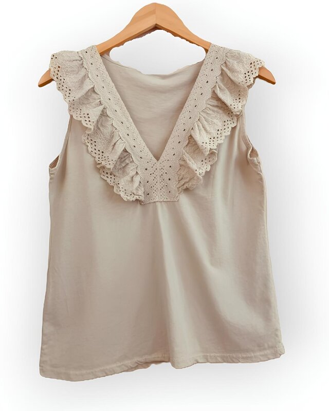 Nadia – Top – Broderie & Ruffel