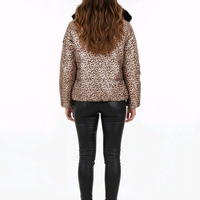 Lana – Goudkleurige Jas - Zwarte Fluwelen Panterprint
