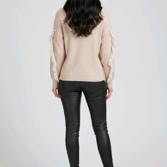 Roviena – Trui Met Ruitpatroon En Subtiele Kantdetails