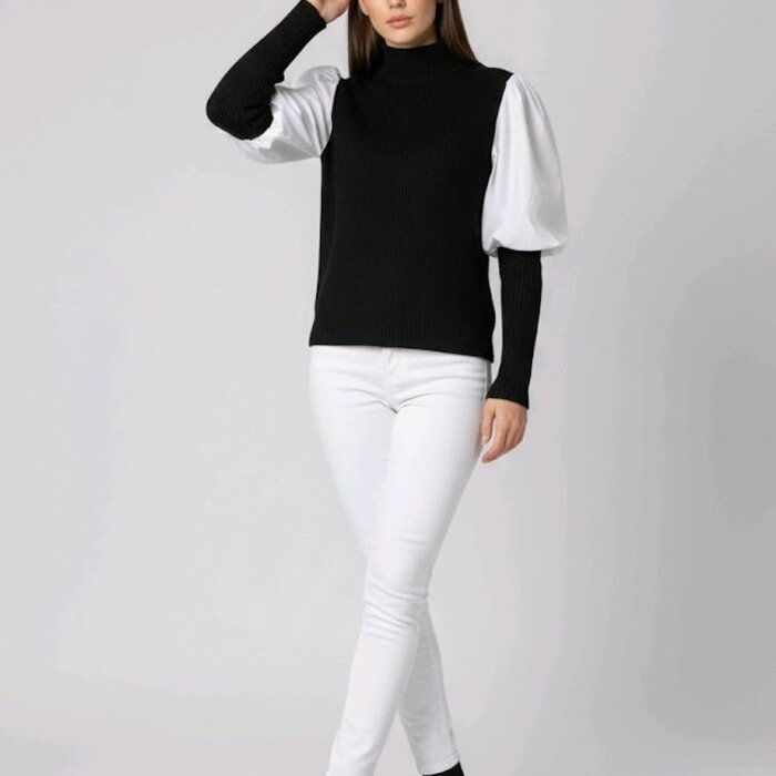 Kaelina – Zwarte Trui Met Contrasterende Witte Pofmouwen