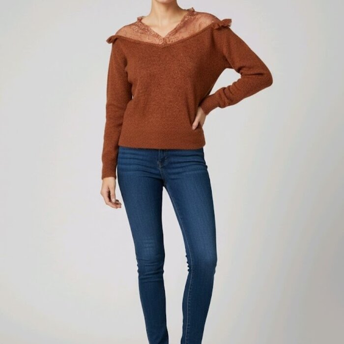 Selena – Cognackleurige Trui Met Elegante Kanten Kraag