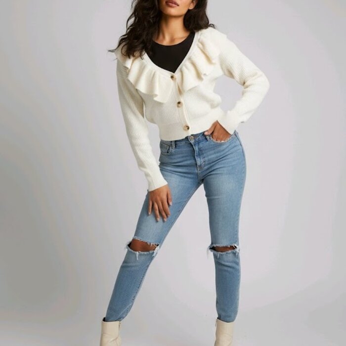 Elara – Ecru Vest Met Ruches En V-Hals