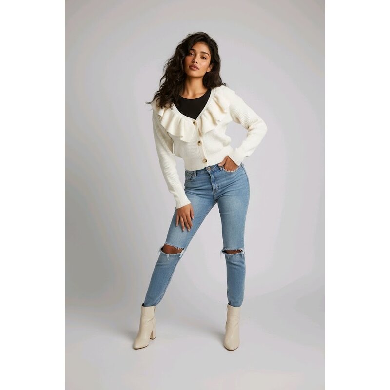 Elara – Ecru Vest Met Ruches En V-Hals