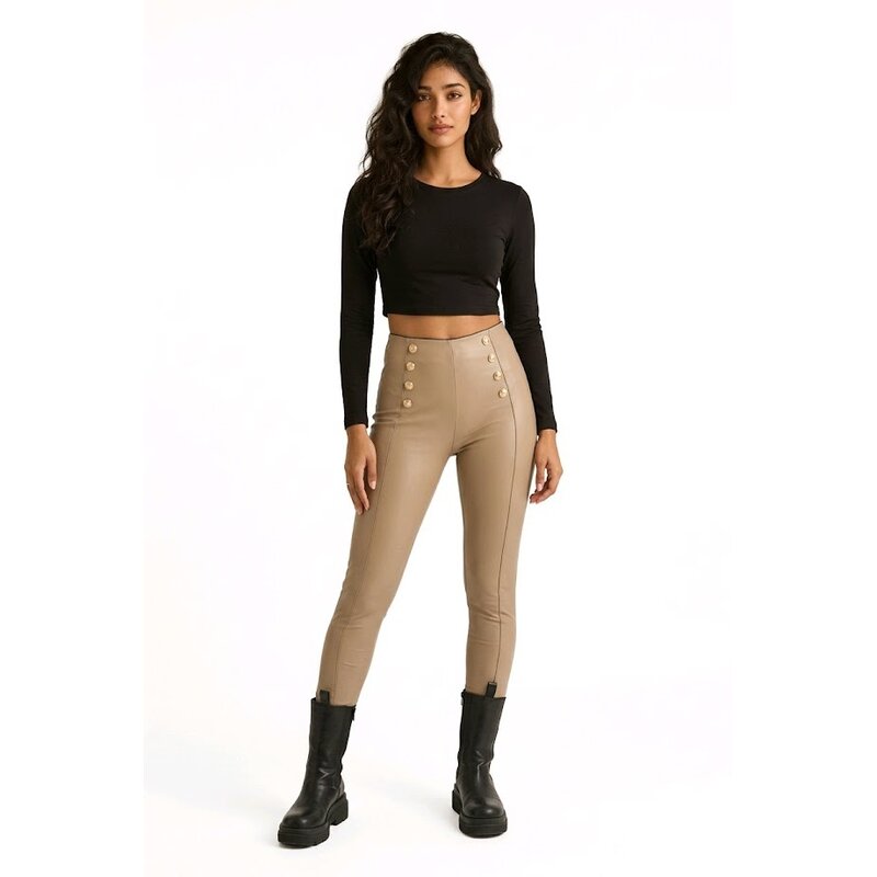 Sienna – Imitatie Leren Broek Met Gouden Sierknopen